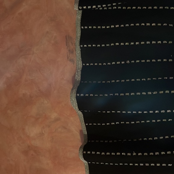 A beautiful black and silver skirt with sliver trims - Picture 3 of 6